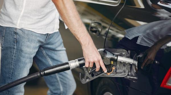 Prețul benzinei și motorinei la pompă. Motorina superioară, aproape de 9 lei la unele benzinării