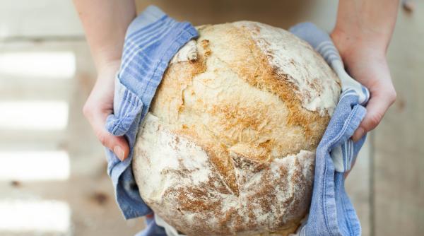 România, printre țările UE unde PÂINEA s-a scumpit cel mai mult