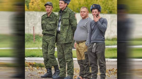 Recruții ruși se aprovizionează cu veste antiglonț de teamă că armata nu le va da nimic pentru front