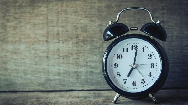 Ora de iarnă 2022: Când se schimbă, de fapt, ora în acest an