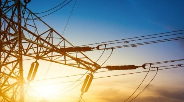 Preţul energiei pe bursă, de peste patru ori mai mare în august 2022, faţă de anul trecut