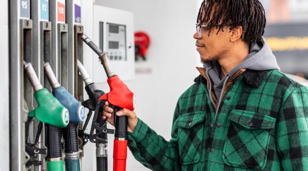 Penurie de carburanți în Franța. Cozi uriașe. Ce spun oficialii și companiile petroliere