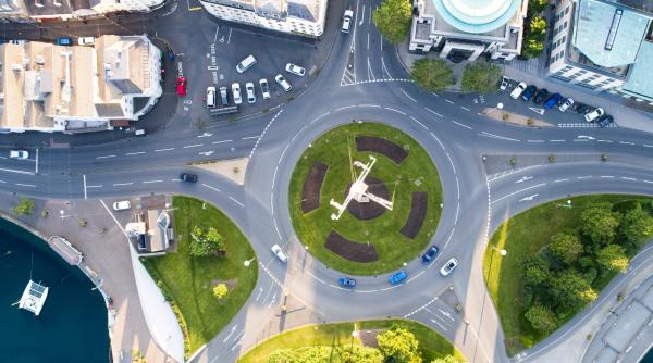 Circulația în sensul giratoriu. Parlamentarii vor să modifice Codul rutier