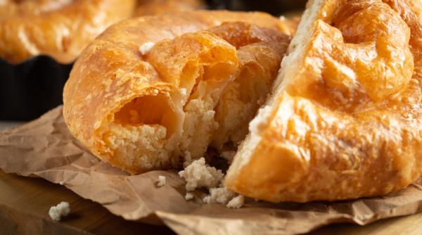 Merdenelele vor avea etichetă. Consumatorii vor ști ce conțin: brânză sau înlocuitor