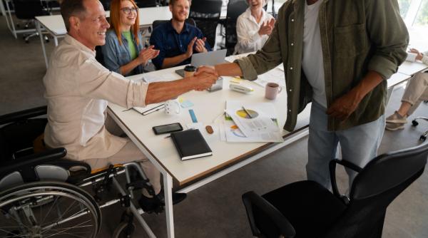 Acești angajați vor primi salarii întregi chiar dacă lucrează mai puțin de opt ore