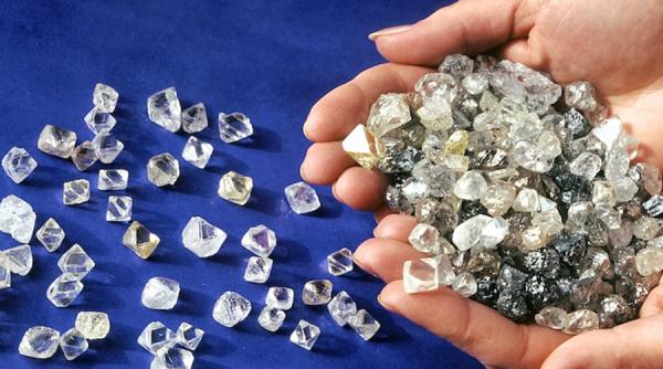 Diamantele rușilor divizează secretoasa piață a pietrelor prețioase