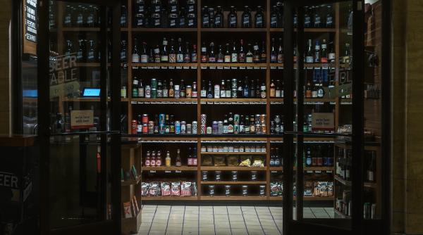 Guvernul vrea să majoreze accizele la bături alcoolice. Reacția industriei