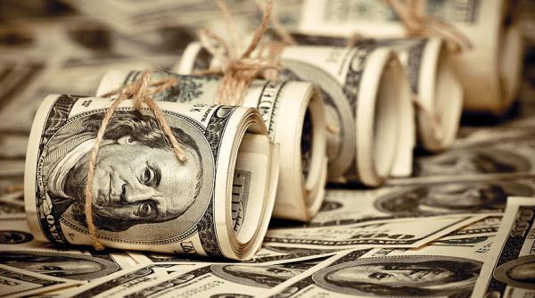 Curs BNR: Dolarul american continuă să domine moneda europeană