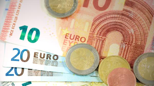 La cât va ajunge cursul leu - euro în 2023 (studiu)