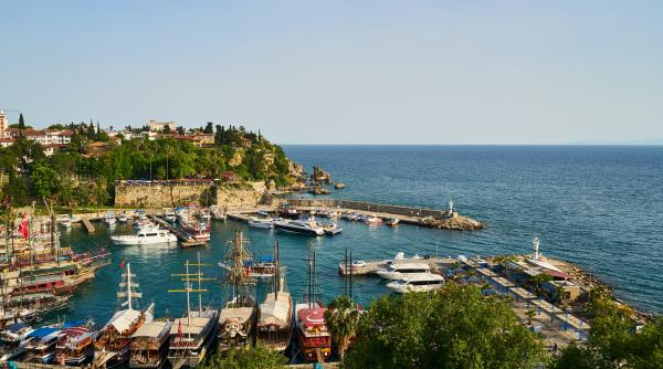 Vacanţele în Antalya, cu 15-20% mai scumpe în 2023. Românii, sfătuiţi să apeleze la early booking