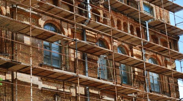 Lucrări de consolidare seismică pe banii statului. Au apărut normele metodologice