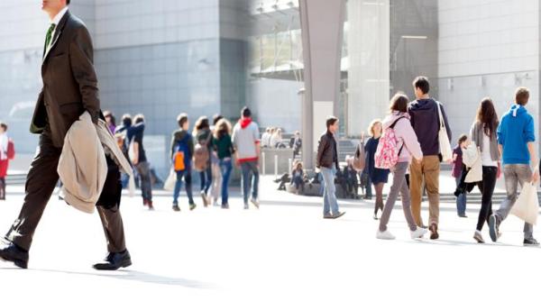 Doar 6% dintre români cunosc adevărata amploare a fenomenului  reprezentat de consumul ilicit de țigări