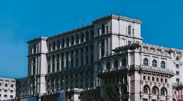 Viitorul pensiilor românilor, dezbătut în cadrul unei mese rotunde în Parlament