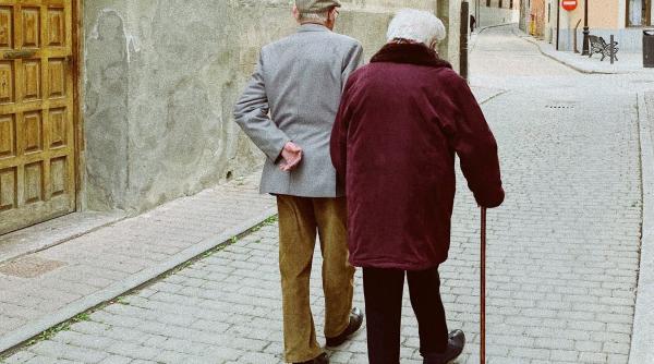 Creșterea pensiilor. Prof. Mircea Coșea: ”Guvernul este obligat să împartă sărăcia”