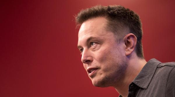 Elon Musk: Aş putea face o alternativă la iPhone şi Android