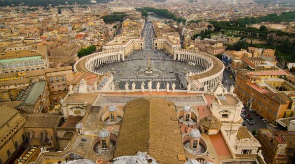 Cutremur la Vatican. Ministrul Economiei a demisionat