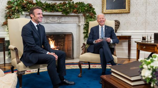Macron insistă, Biden promite că va modifica legea care afectează Europa