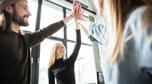 Românii vor avea două zile libere în plus. Legea, adoptată tacit