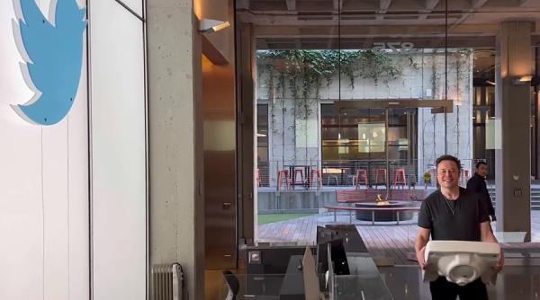 Musk a început să suspende conturile jurnaliștilor care îl critică