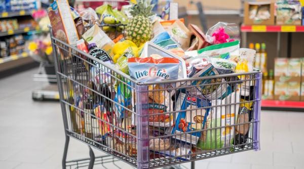 Românii, puși pe cheltuieli de sărbători