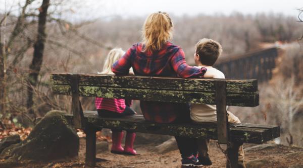 O nouă hibă a OUG pentru plafonarea energiei. Afectate, familiile monoparentale și cele cu trei copii