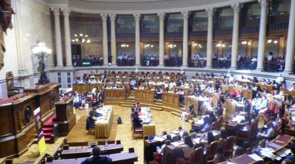 Portugalia a decis taxarea cu 33% profiturilor excesive ale companiilor din energie