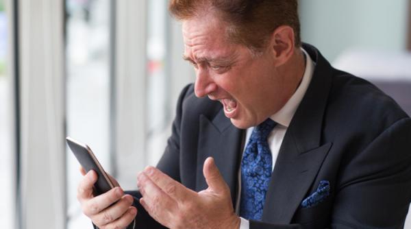 Românii vor primi despăgubiri pentru întârzierea la portare