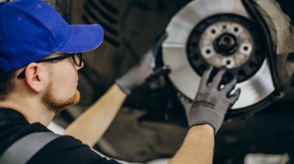 Tesla intenţionează să îşi reducă semnificativ producţia la uzina de la Shanghai 