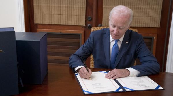 Biden a aprobat bugetul SUA de 1,7 trilioane de dolari