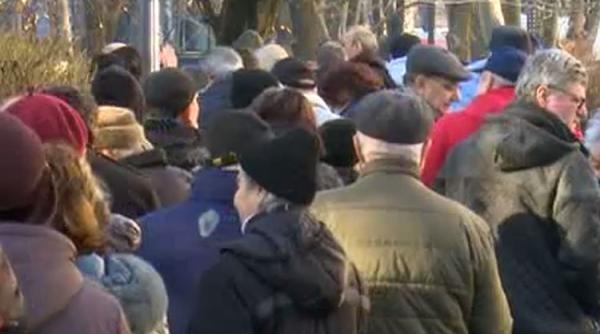 Au început tradiționalele cozi la taxe și impozite