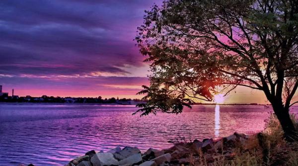 Știrile dimineții. Despre alocații, prețul benzinei, tichete și criza din 2023