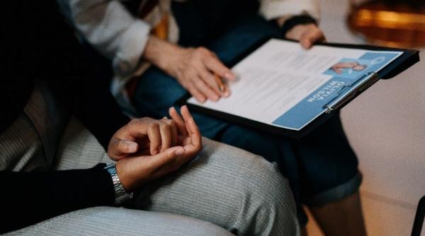 Care este procedura și avantajul angajării muncitorilor din Asia?