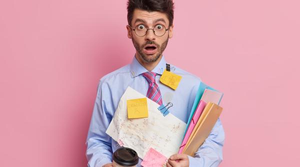 Tendințe în 2023: Angajații cu două joburi, munca hibrid și importul de personal (studiu)