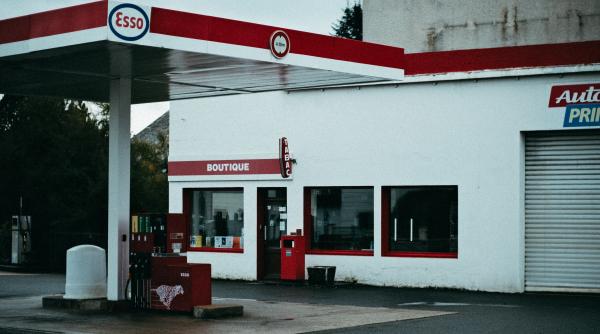 Italia. Percheziţii de amploare la companiile petroliere. Suspiciuni privind modul de stabilire a preţurilor la combustibili