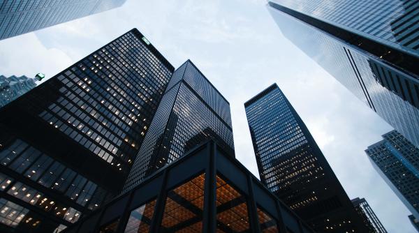 Băncile de pe Wall Street, greu lovite, dar șefii lor nu-și pierd speranța 