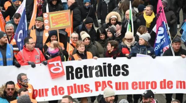 Francezii, împotriva reformei pensiilor: Aproape 1,2 milioane de oameni au protestat VIDEO
