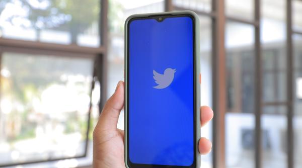 Twitter a scos la licitaţie obiecte de mobilier şi decoraţiuni din sediul central