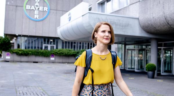 Bayer, presată de investitorii activiști
