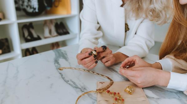 Giganții produselor de lux pariază pe revenirea clienților chinezi