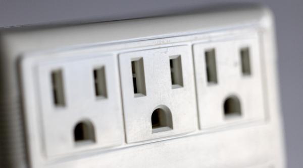 Prețul energiei. Comisia Europeană va lua măsuri pentru a proteja mai bine consumatorii