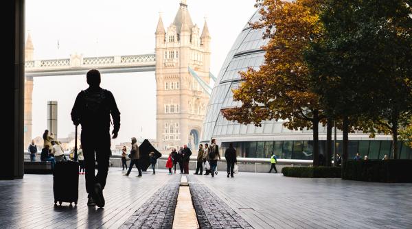 Marea Britanie: Mii de firme riscă să intre în colaps