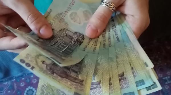 Cursul valutar din 25 ianuarie. Leul se apreciază în comparaţie cu euro şi dolarul