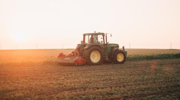 Guvernul reduce acciza la motorină pentru agricultură