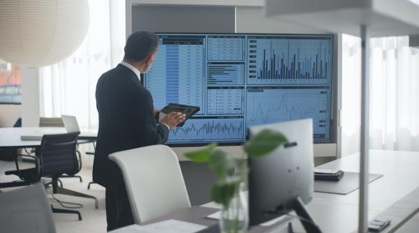 Evoluţii financiar-bancare şi bursiere. Bursa de pe Wall Street a deschis şedinţa de miercuri în scădere