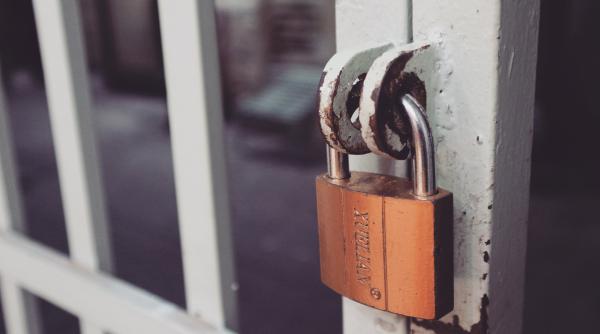 Peste 39.000 de firme din România au fost dizolvate în 2022. Comerţul, cel mai puternic lovit