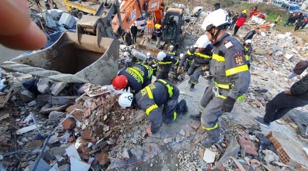 Cutremur în Turcia. Opt persoane arestate, alt antreprenor prins pe aeroportul din Istanbul