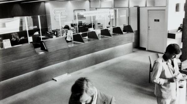 Deloitte, estimare: Băncile italiene închid 27% din oficii