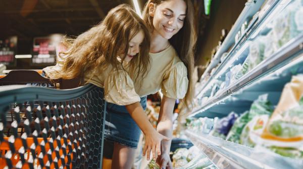 Poate sau nu angajatorul să reducă unilateral valoarea bonurilor de masă?