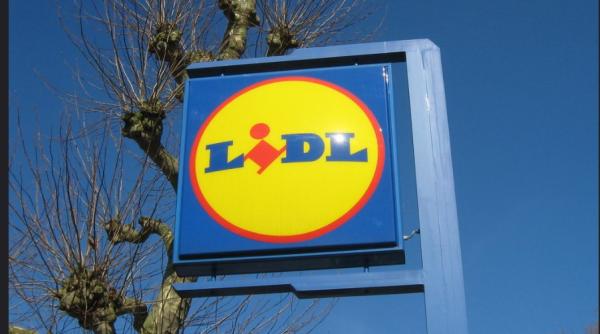 LIDL, limită de trei roşii, ardei şi castraveţi care pot fi achiziţionate de fiecare client, în Marea Britanie