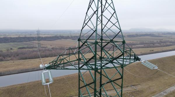 E-Distribuție a investit peste 106 milioane de lei în 2022 în modernizare rețelelor electrice de înaltă tensiune și a unor stații de tranformare